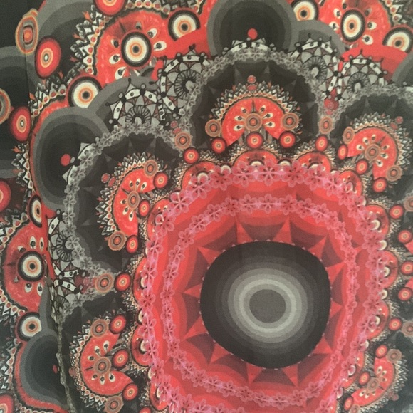 Sheer blouse with cuffed sleeves - Picture 4 of 5